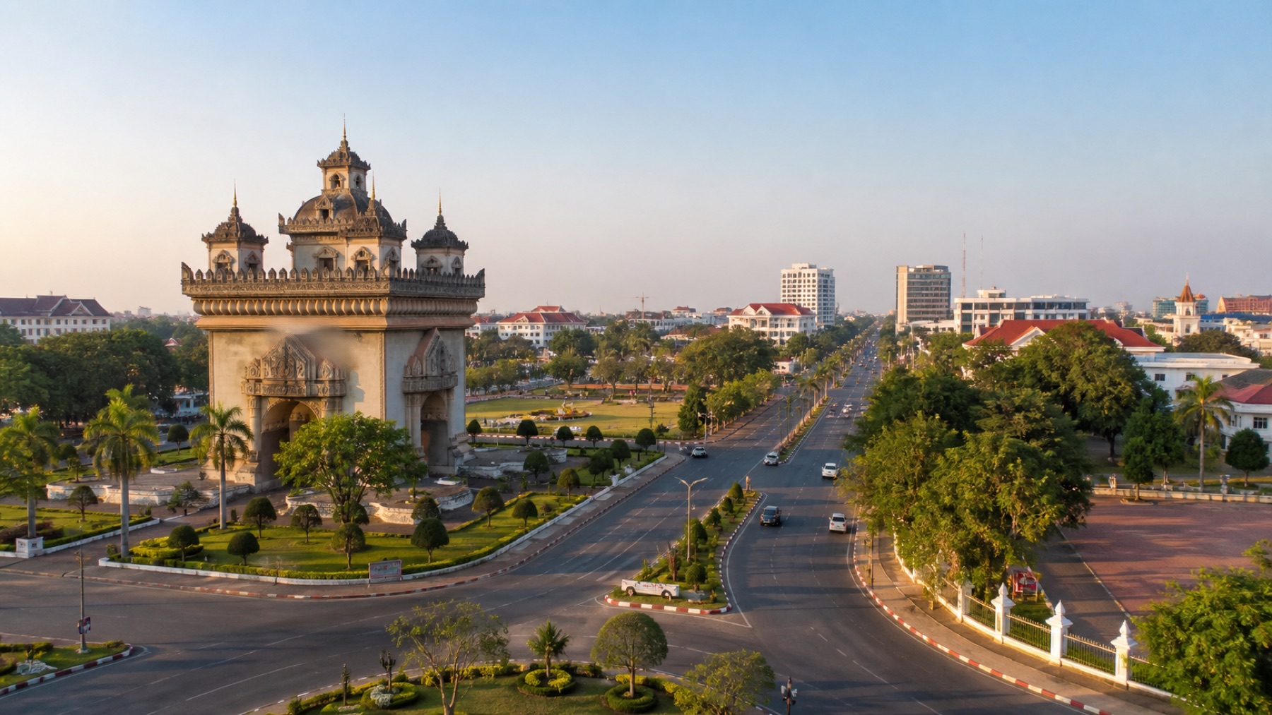 Patuxai and Vientiane city view